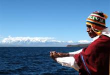 Crucero por el Lago Titicaca Imagen de un indígena peruano, boliviano